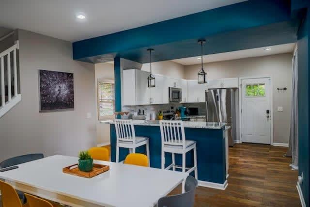 Housepitality - The Lilley Pad - Near Downtown *