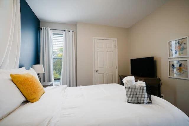 Holiday home Housepitality - The Lilley Pad - Near Downtown