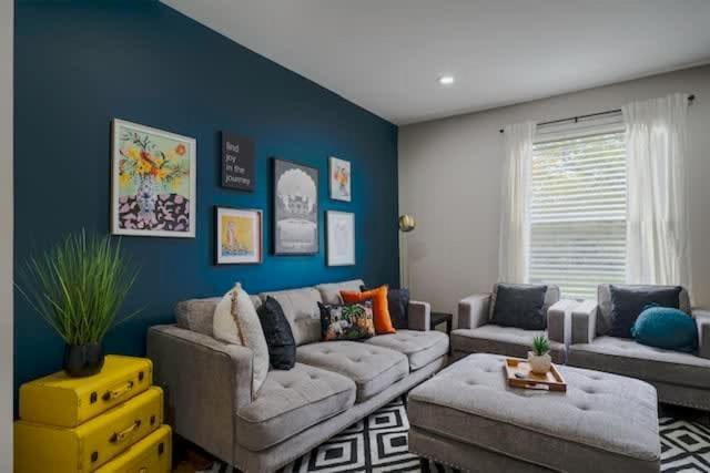 Housepitality - The Lilley Pad - Near Downtown *